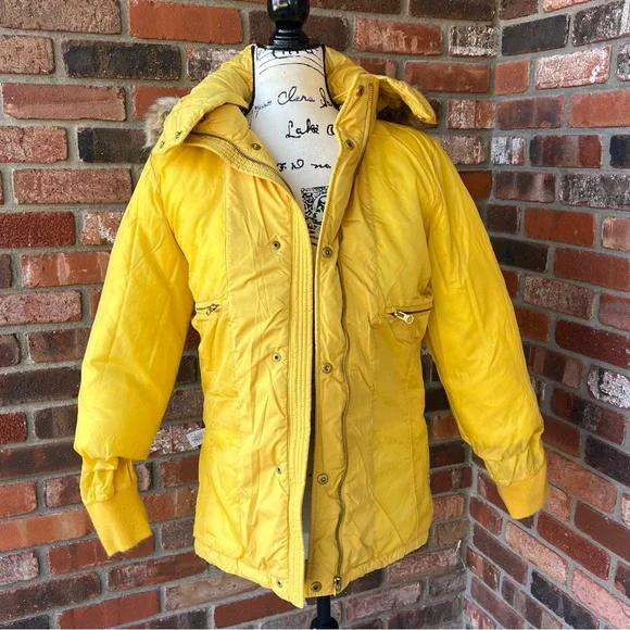 LANDS END YELLOW DOWN PUFFER COAT SIZE SMALL - Picture 1 of 16